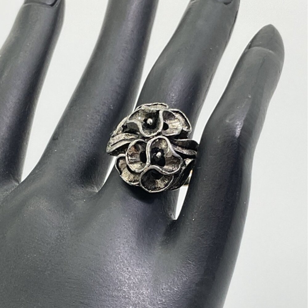 Vintage Silver-Tone Floral Adjustable Ring